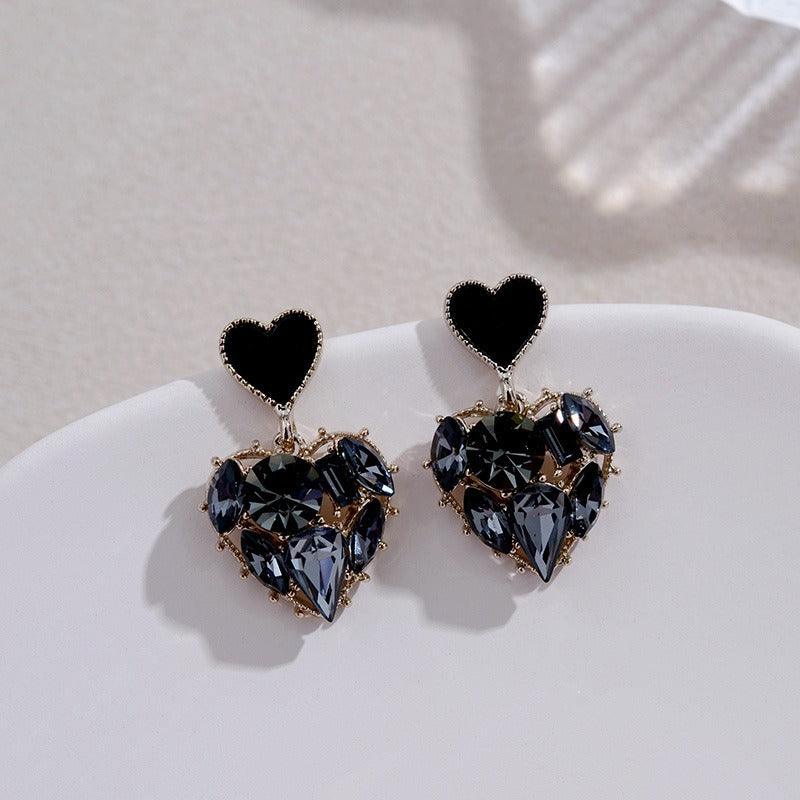 High grade black heart-shaped earrings for women with exquisite, sweet, fashionable temperament earrings