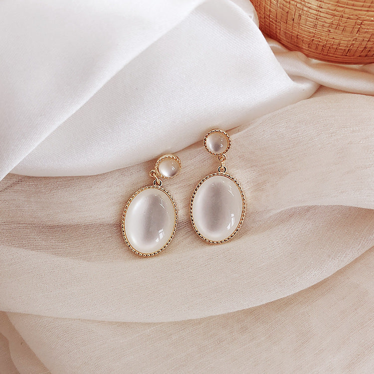 S925 Silver Needle White Moonlight Cat's Eye Retro High Grade Small Fresh Super Fairy Simplicity Earrings