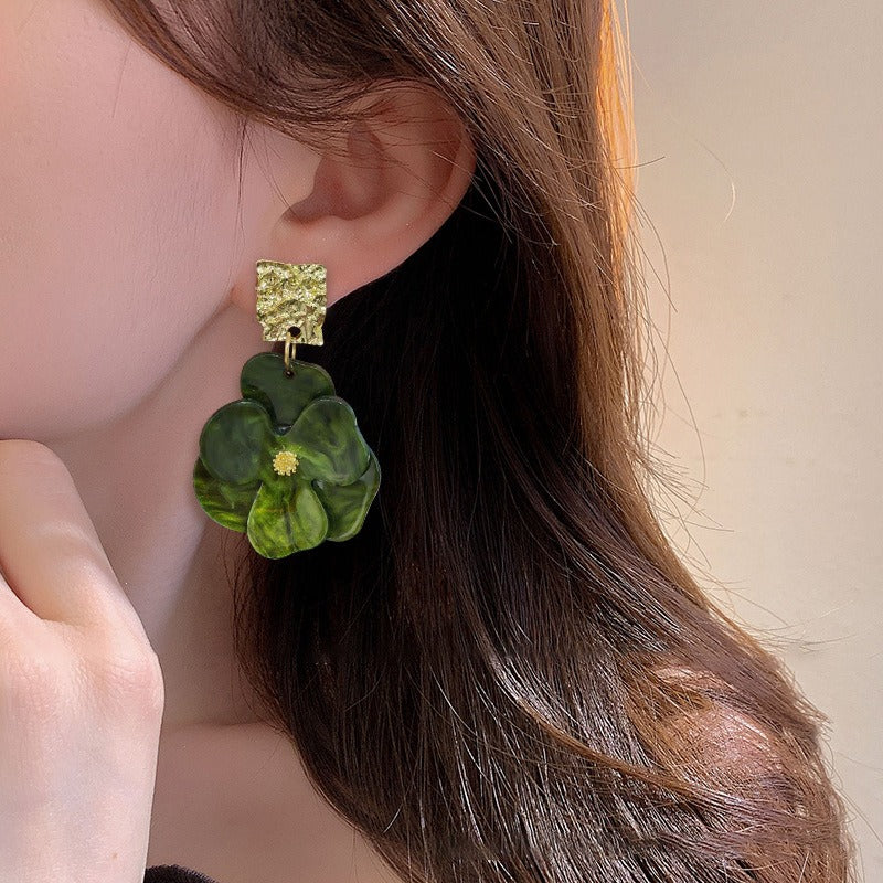 Green Flower Earrings French Retro Personalized Earrings with a Light Luxury Style Earrings