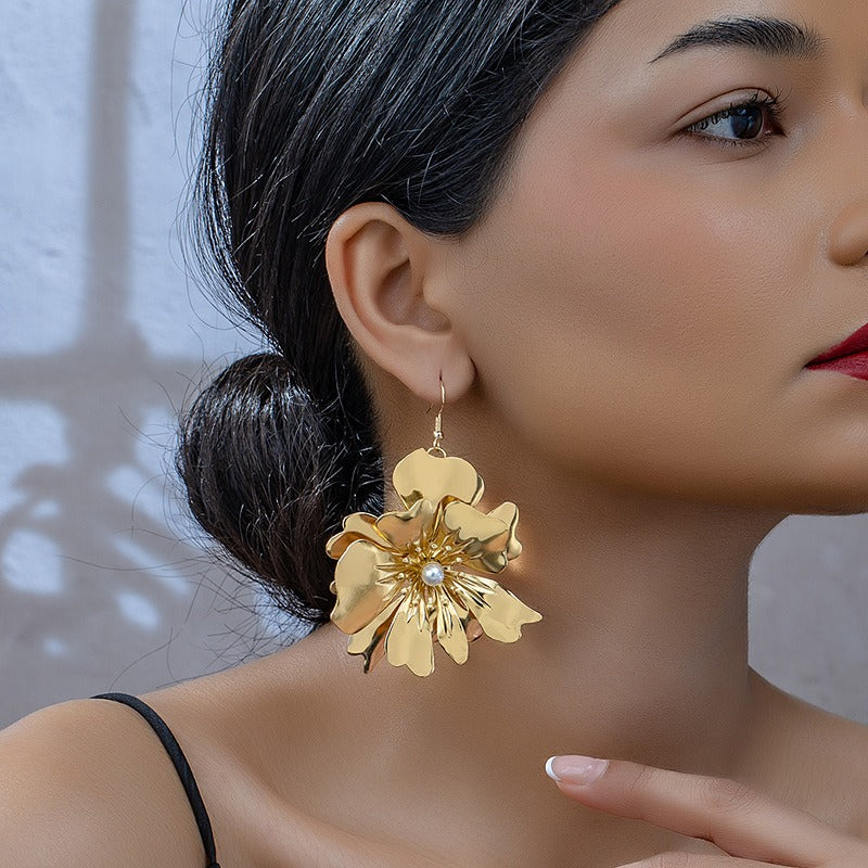 European and American light luxury high-end French retro petal metal flower earrings temperament light luxury earrings stud earr