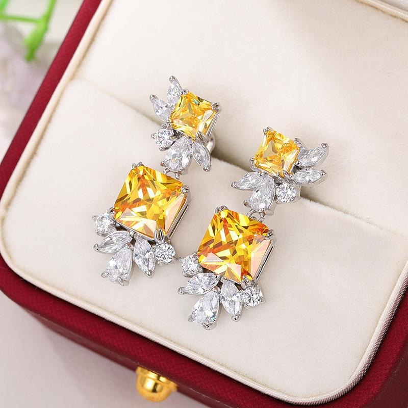 Palace style luxurious petal earrings with a noble temperament