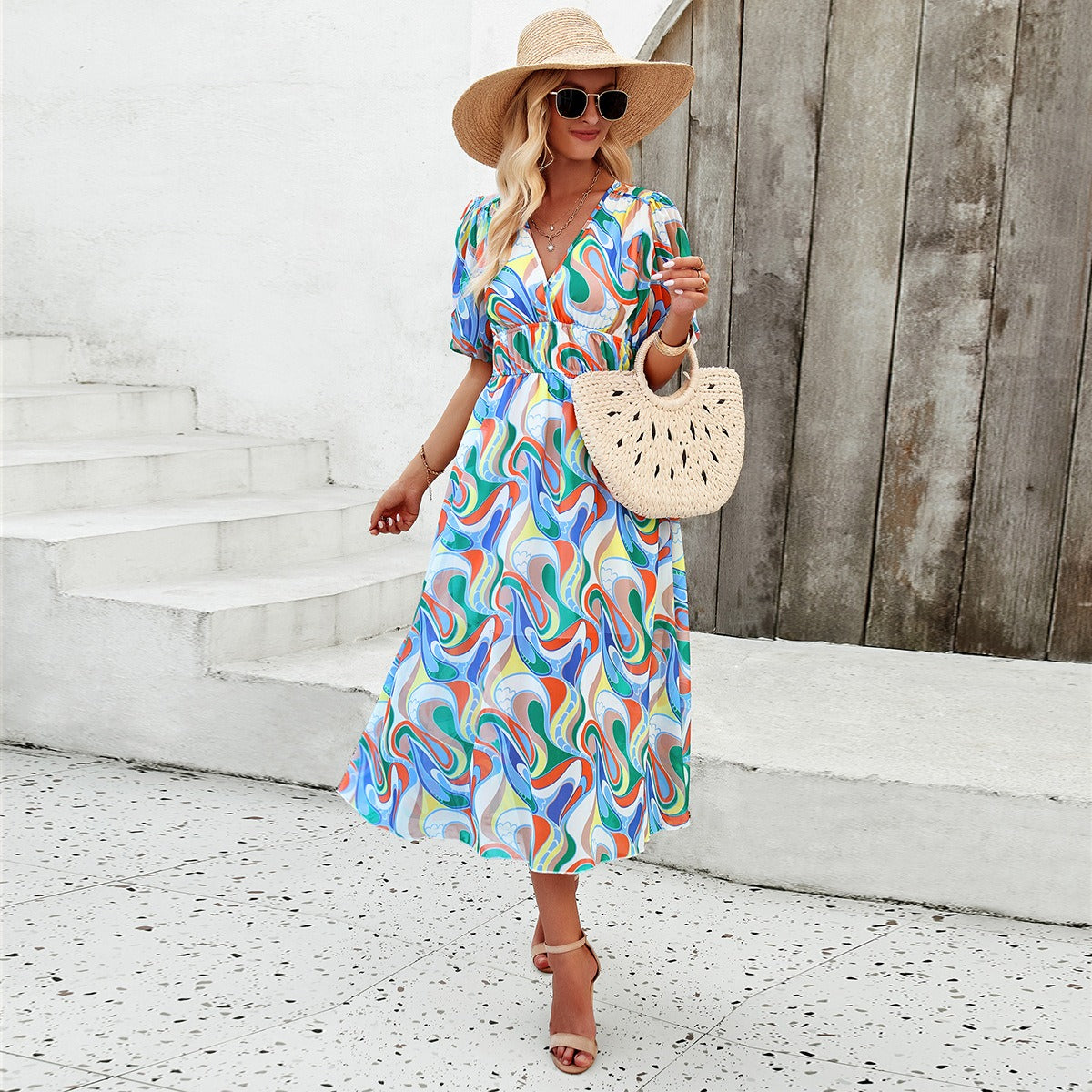 Spring/summer holiday casual print V-neck dress with waist tucked in