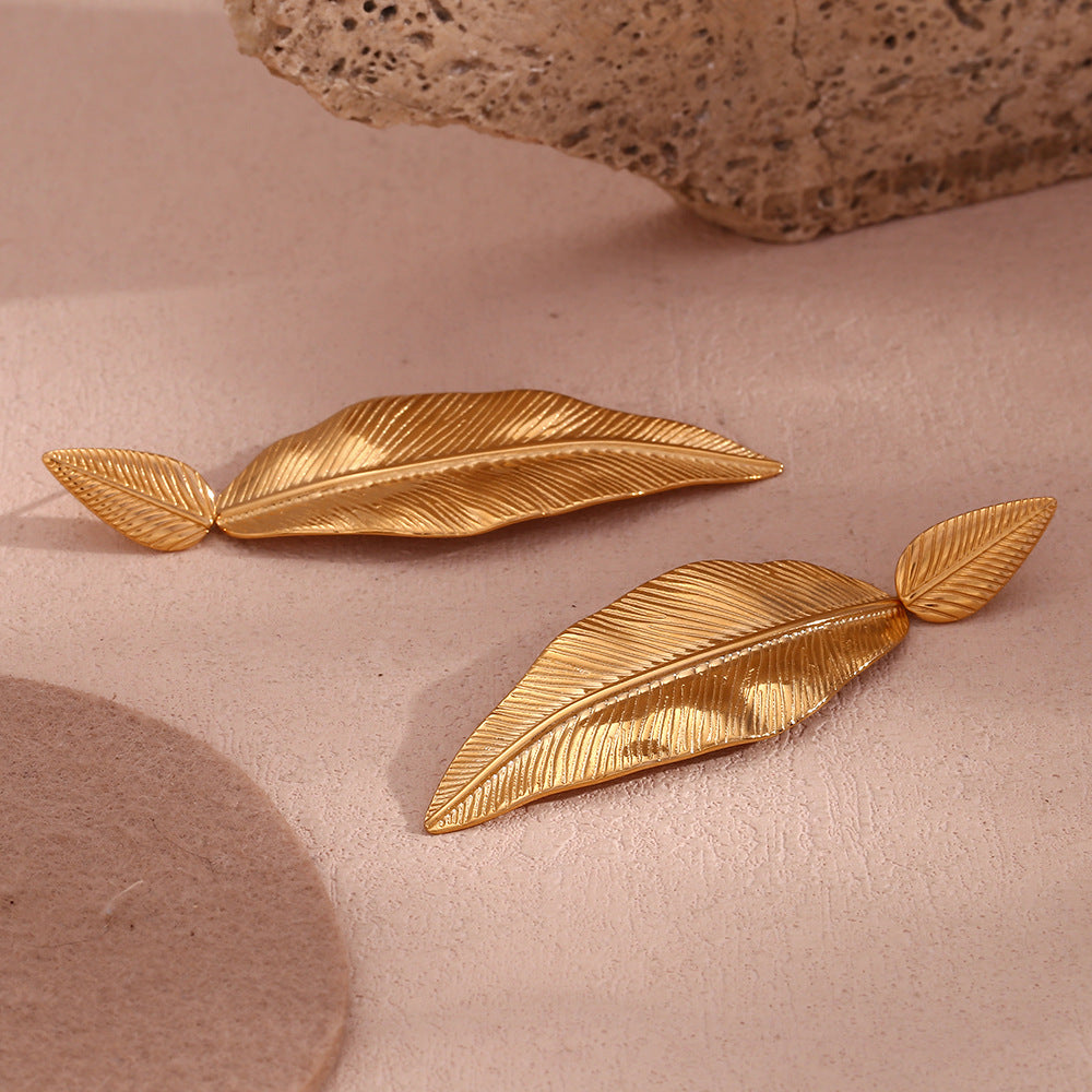 Gold spliced feather leaf earrings of different sizes