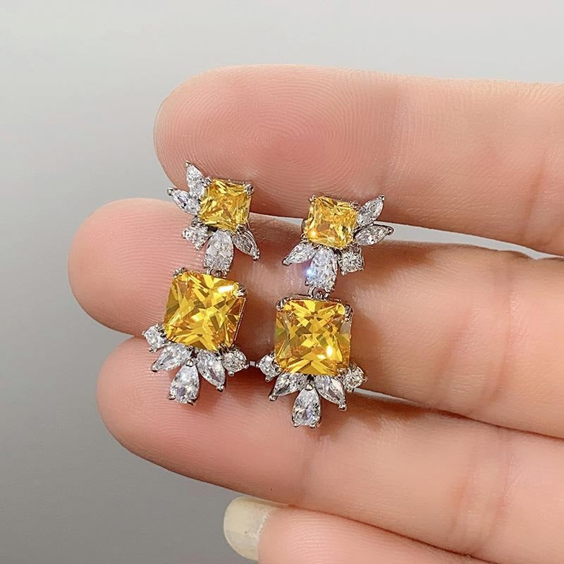 Palace style luxurious petal earrings with a noble temperament