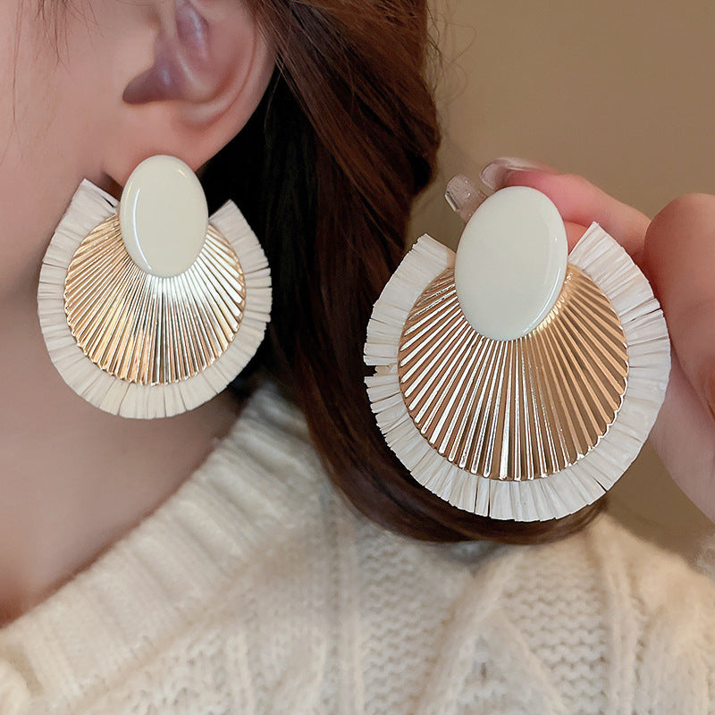 Weaving retro round earrings