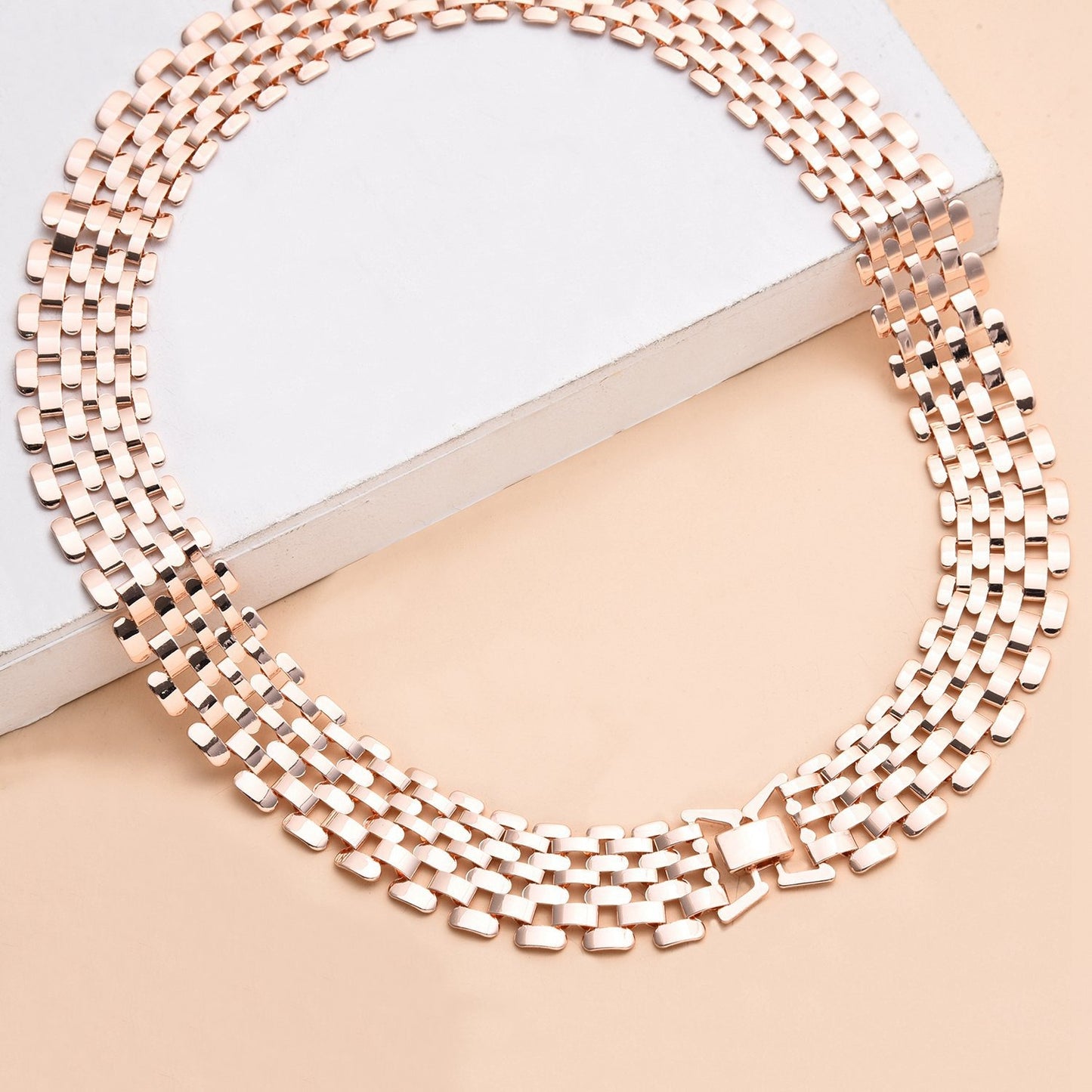 Hollow chain necklace with a silver wide chain for women