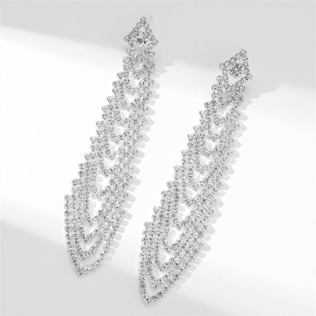 Super sparkly long earrings full of diamonds, light luxury style, fashionable temperament, rhinestone stud earrings