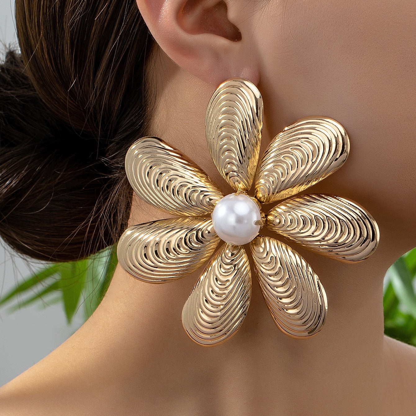 Golden seven petal large flower earrings, retro and exaggerated