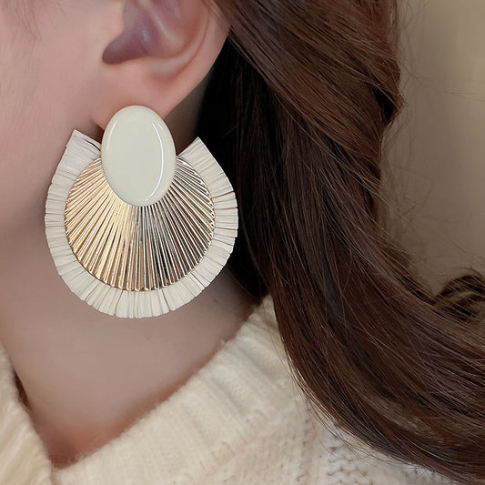 Weaving retro round earrings