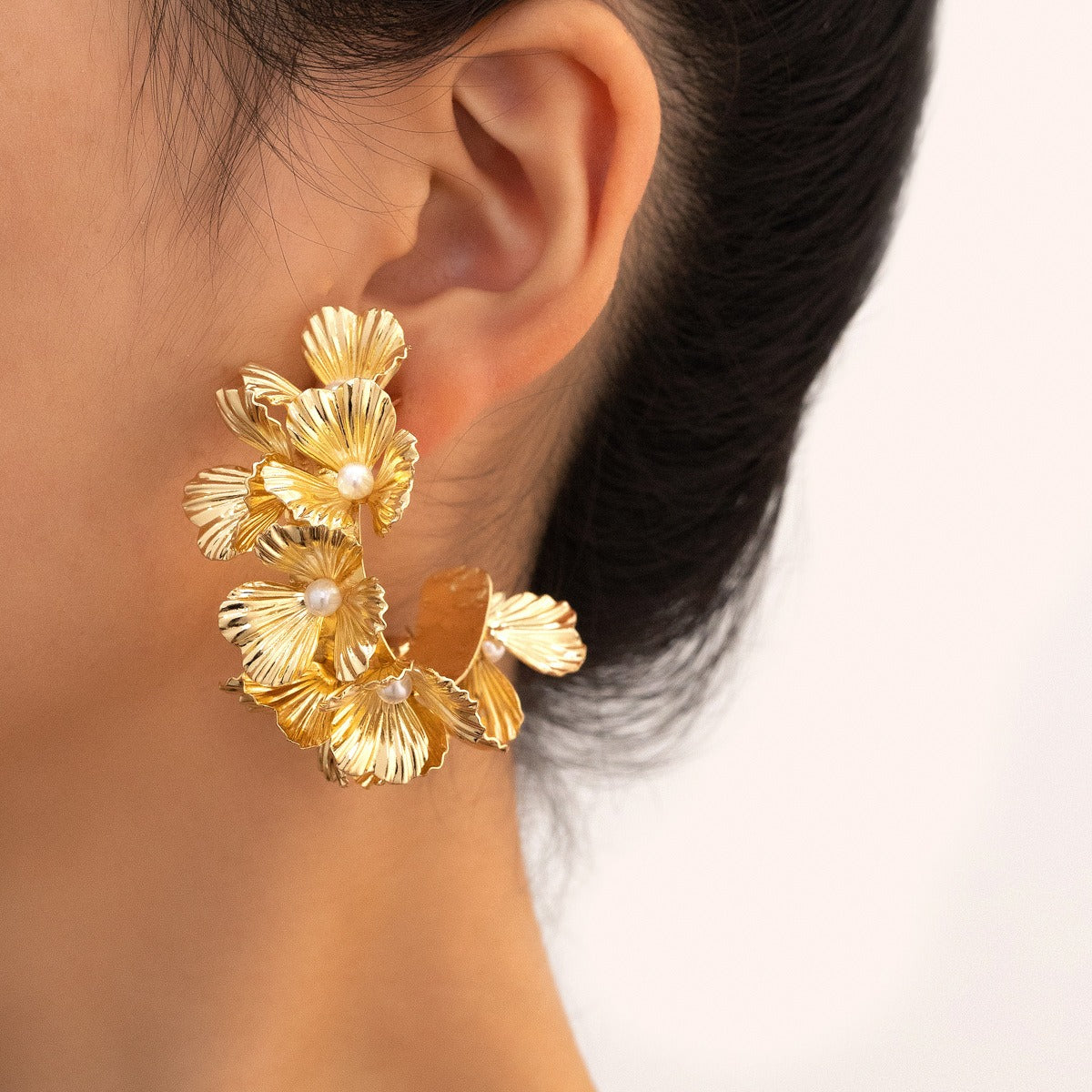 Multi layered flower C-shaped earrings with alloy baked paint earrings for fashion